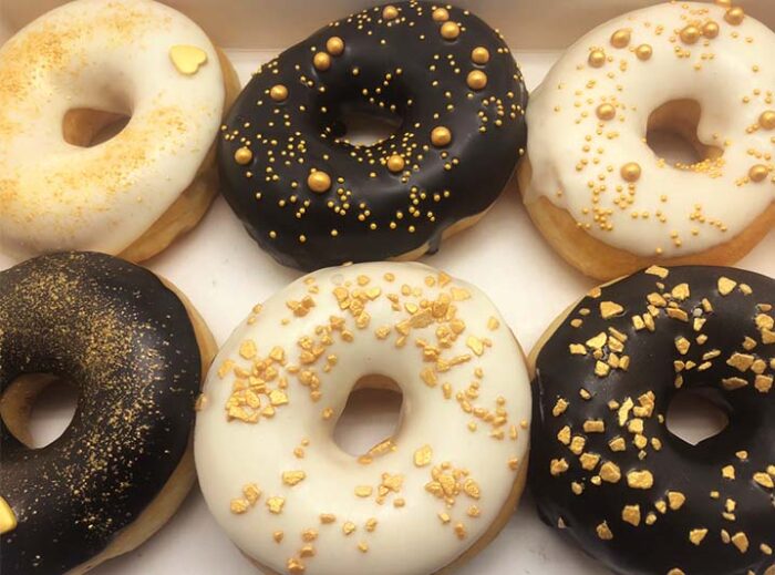 Golden Donut box 2020 - JJ Donuts