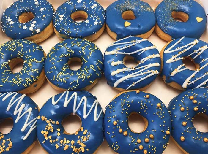 Blauw Wit Goud Donut box 2021 - JJ Donuts