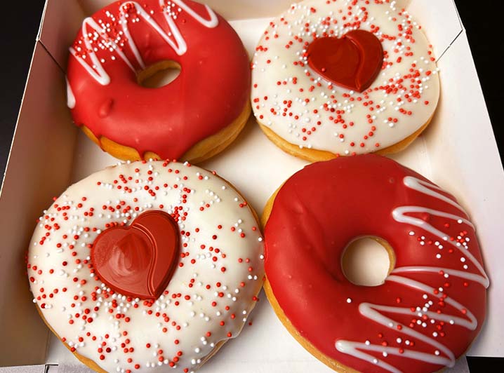 Raining Hearts Donut box - JJ Donuts